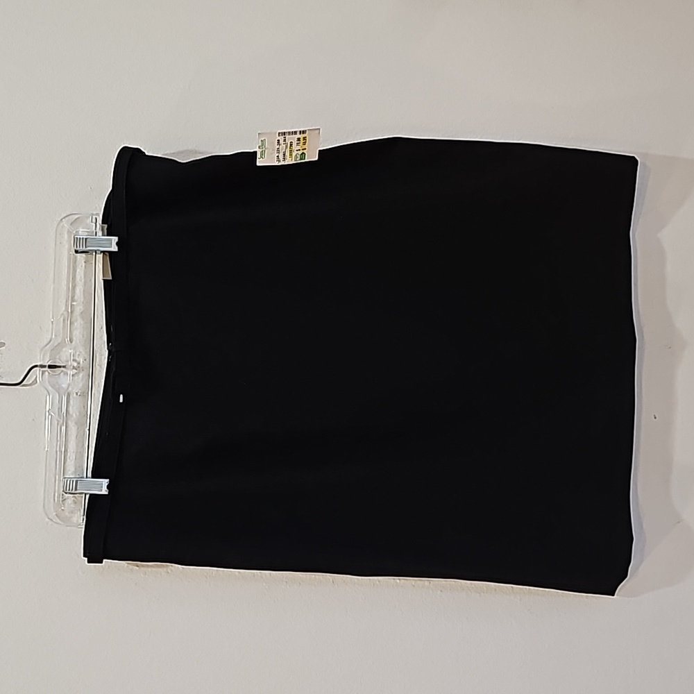 Boutique Essential Skirt Black Size 16  classic zipper back closure fully lined